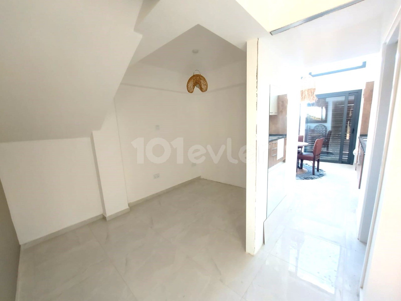 Penthouse for sale in a complex with a pool of 8 apartments with easy transportation in Alsancak with 2 bathrooms VAT paid roof terrace belonging to the apartment 2 + 1 penthouse for sale  ** 