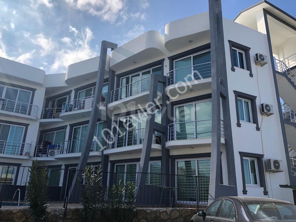 Komplett möbliertes Studio-Apartment zum Verkauf in einem Komplex mit Pool in Alsancak, fertige Kaufurkunde, kreditwürdig