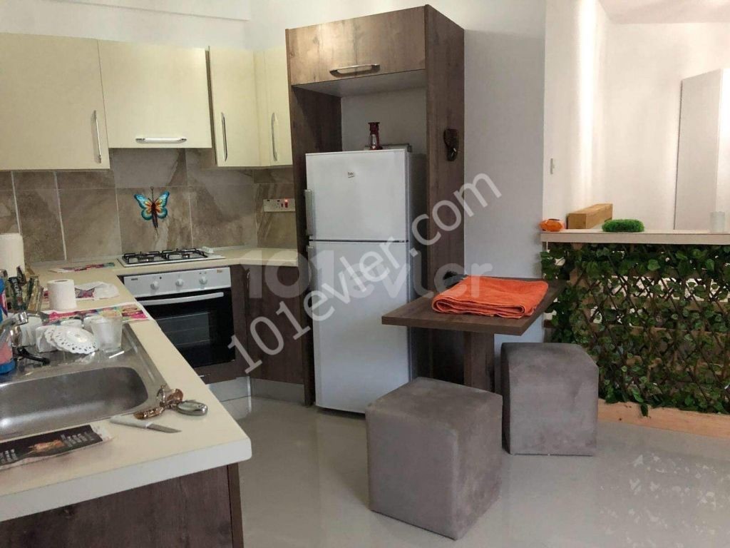 Fully furnished studio flat for sale in a complex with pool in Alsancak, ready deed, suitable for credit