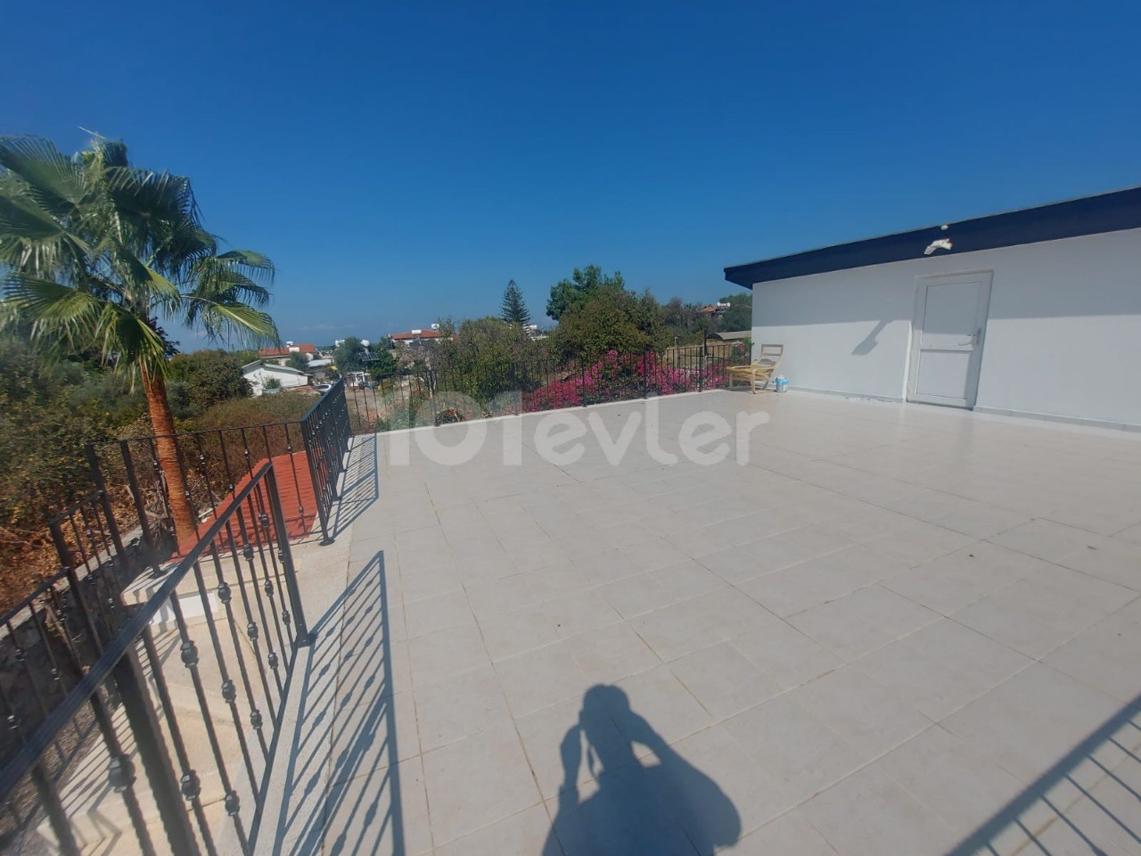 3+1 detached house for rent with two villas in a central location in Alsancak, with a shared pool, garden, fireplace, three bathrooms