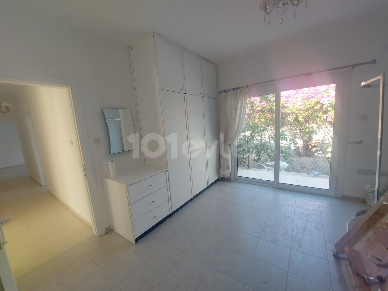 3+1 detached house for rent with two villas in a central location in Alsancak, with a shared pool, garden, fireplace, three bathrooms