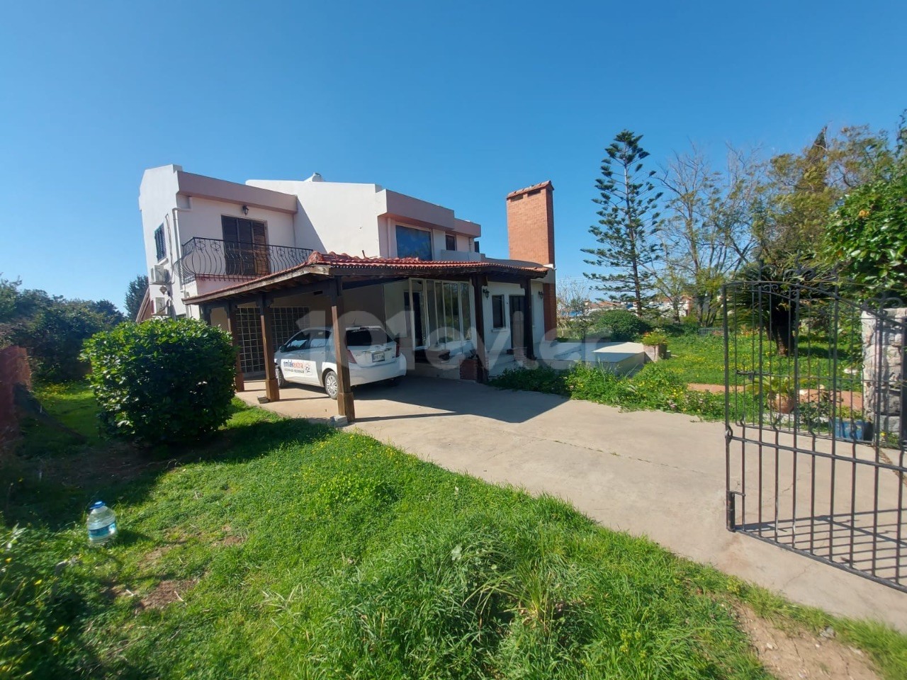 4+1 commercial villa for rent with pool on two acres of land on Karaoğlanoğlu Girne American University street