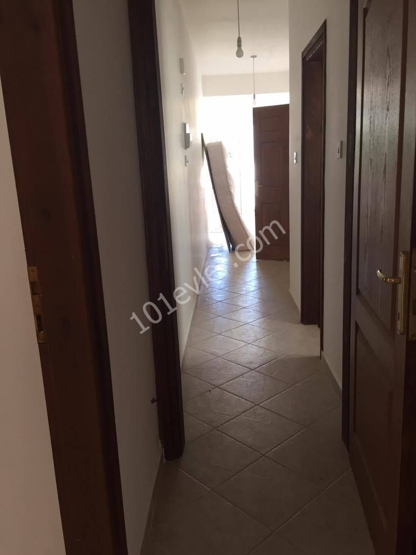 3 bedroom flat for sale in Kyrenia city center walking distance to all shops and faciletes 