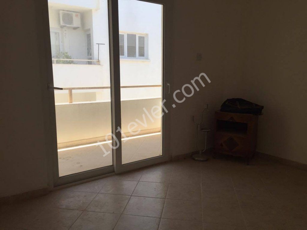 3 bedroom flat for sale in Kyrenia city center walking distance to all shops and faciletes 