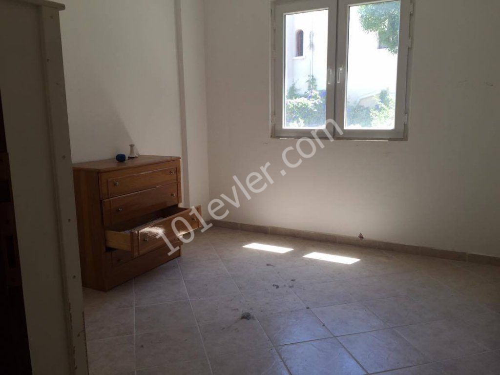 3 bedroom flat for sale in Kyrenia city center walking distance to all shops and faciletes 