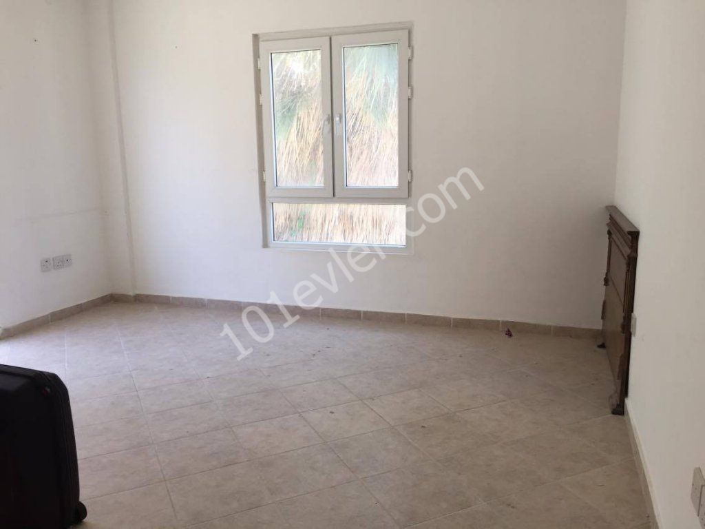 3 bedroom flat for sale in Kyrenia city center walking distance to all shops and faciletes 