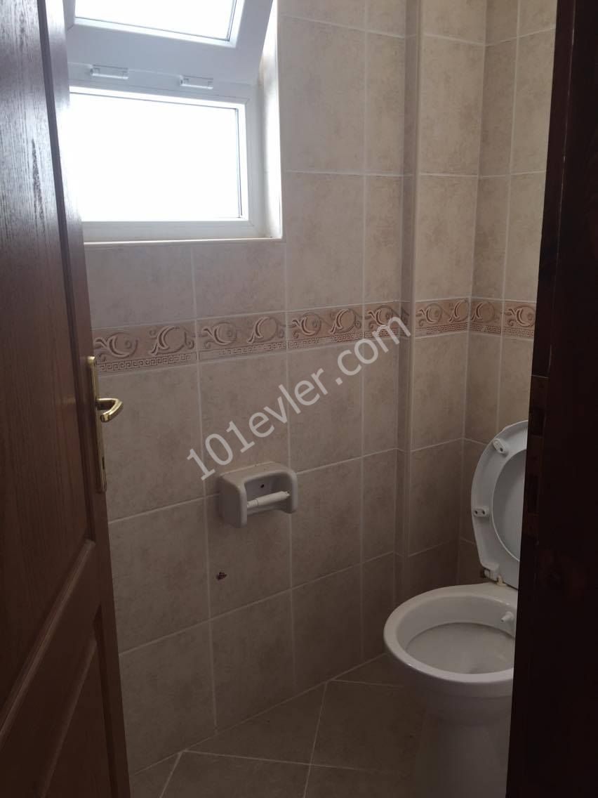 3 bedroom flat for sale in Kyrenia city center walking distance to all shops and faciletes 