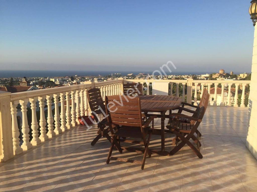 Amazing 5 bedroom villa whit sea view seturated in 1donum land for sale 