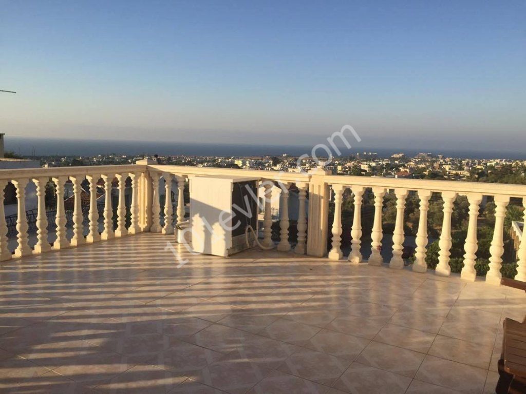 Amazing 5 bedroom villa whit sea view seturated in 1donum land for sale 