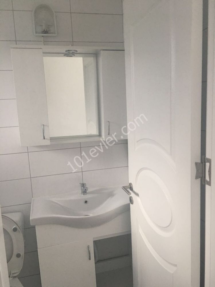 Alsancakta ana yola yürüyüş mesafesinde ortak havuzlu  sitede 1+1 eşyalı daire 