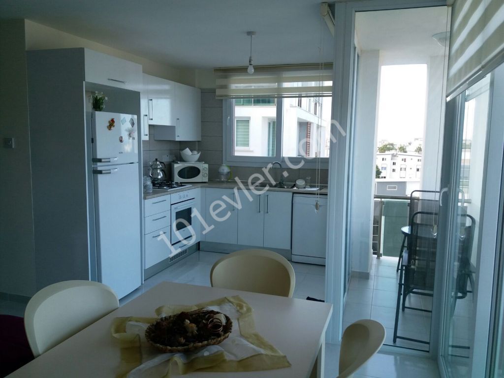 Girne Merkezde Deniz Manzaralı 2+1 Full Eşyalı Daire