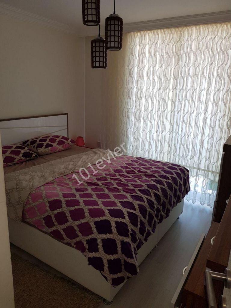 Girne merkezi lokasyonda  ana yola ve çarşıya yürüyüş mesafesinde kiralık 2+1 daire