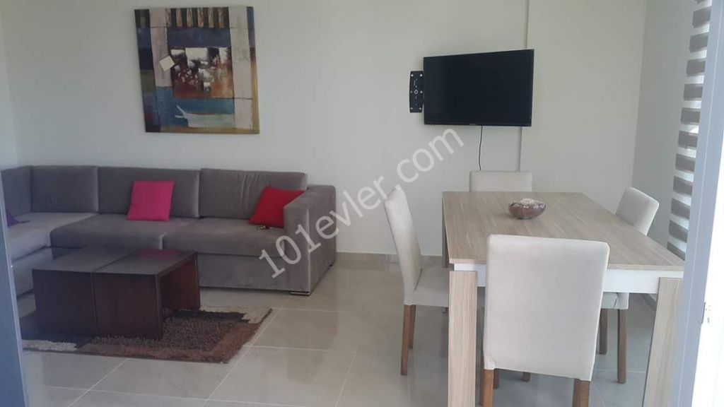 Girne merkezi lokasyonda  ana yola ve çarşıya yürüyüş mesafesinde kiralık 2+1 daire