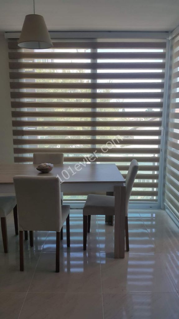 Girne merkezi lokasyonda  ana yola ve çarşıya yürüyüş mesafesinde kiralık 2+1 daire