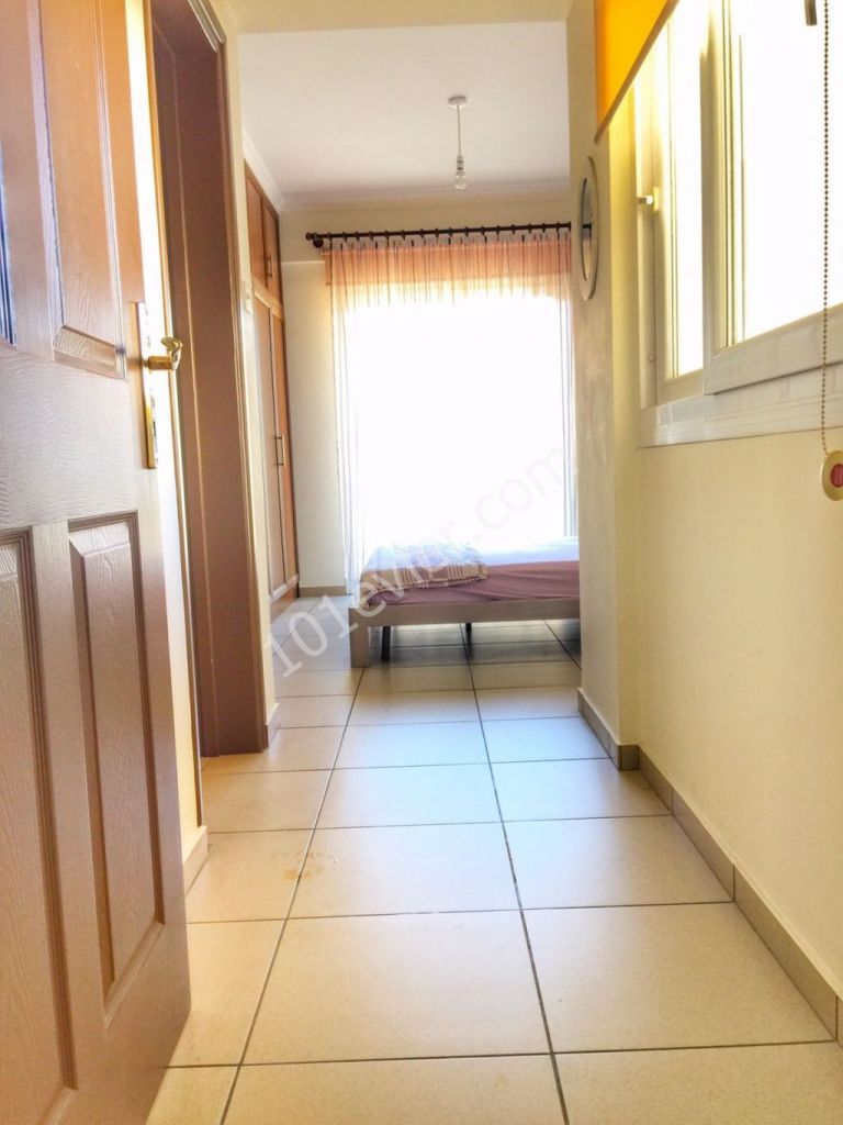 Girne merkezi lokasyonda  ana yola ve çarşıya yürüyüş mesafesinde kiralık muhteşem penthouse 