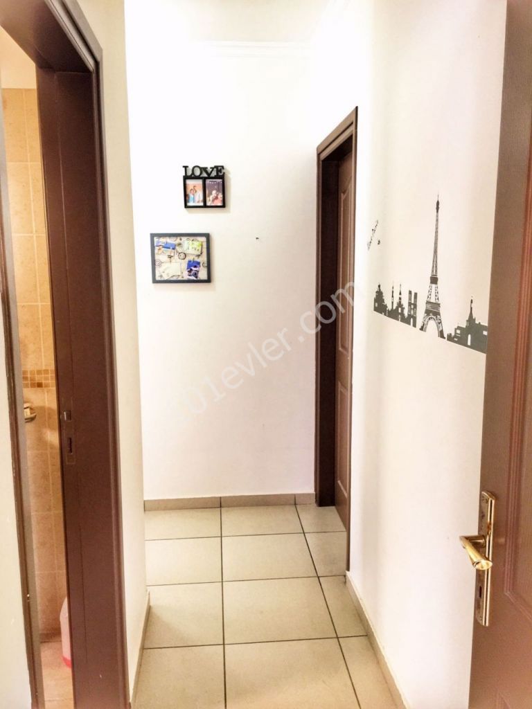 Girne merkezi lokasyonda  ana yola ve çarşıya yürüyüş mesafesinde kiralık muhteşem penthouse 