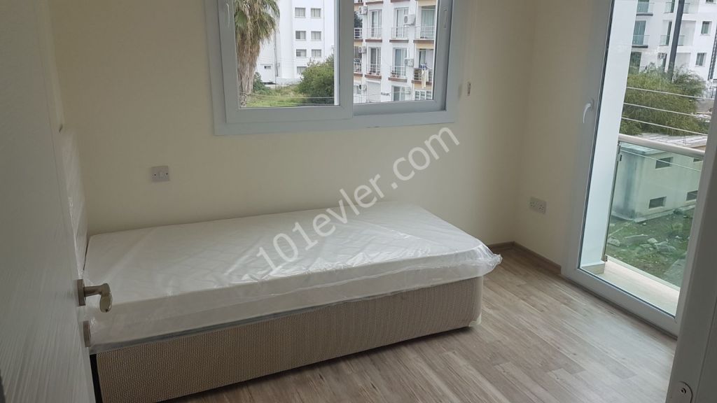 Girne merkezi lokasyonda  yeni eşyalı  geniş teraslı  satılık 2+1 daire