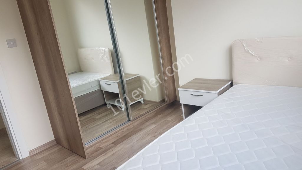 Girne merkezi lokasyonda yeni eşyalı geniş teraslı kiralık 2+1 daire