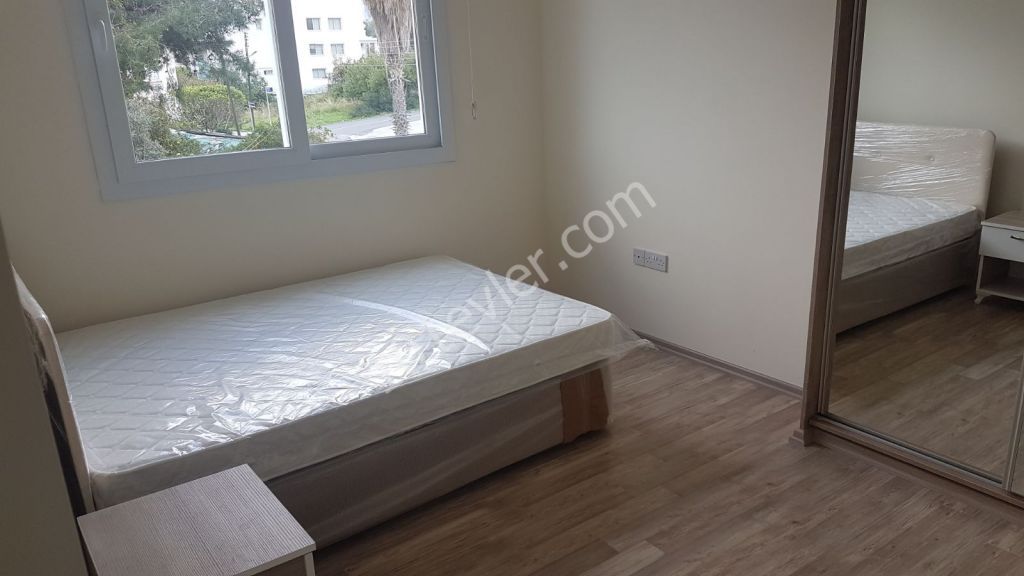 Girne merkezi lokasyonda yeni eşyalı geniş teraslı kiralık 2+1 daire