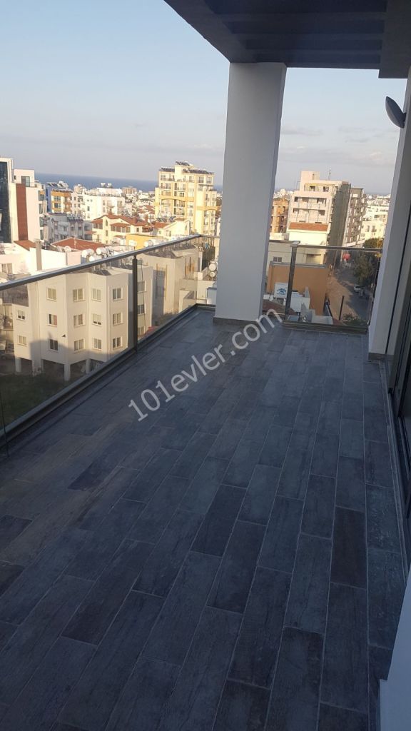 girne nusmar market yanında 3+1 muhteşem manzaralı geniş teraslı satılık penthouse 