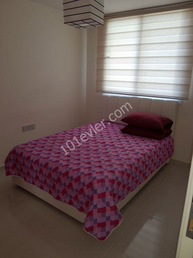 Girne merkezi lokasyonda  ana yola ve çarşıya yürüyüş mesafesinde kiralık 2+1 daire