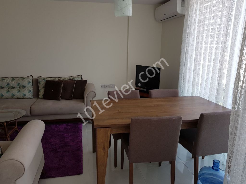 Girne merkezi lokasyonda  ana yola ve çarşıya yürüyüş mesafesinde kiralık 2+1 daire