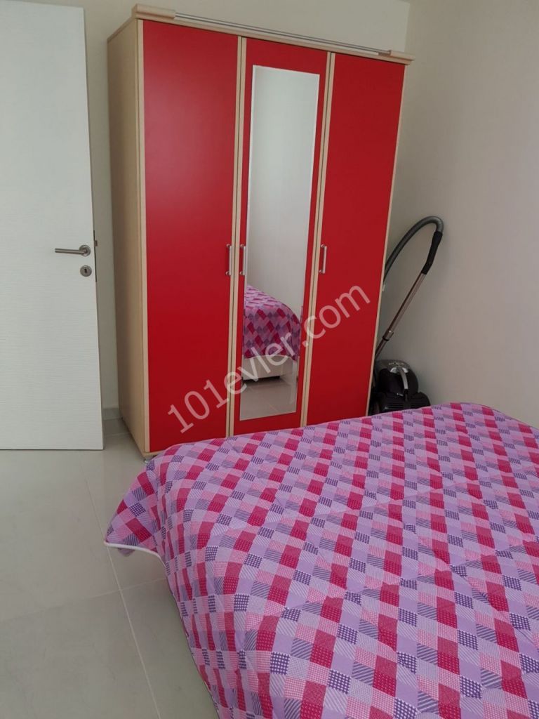 Girne merkezi lokasyonda  ana yola ve çarşıya yürüyüş mesafesinde kiralık 2+1 daire