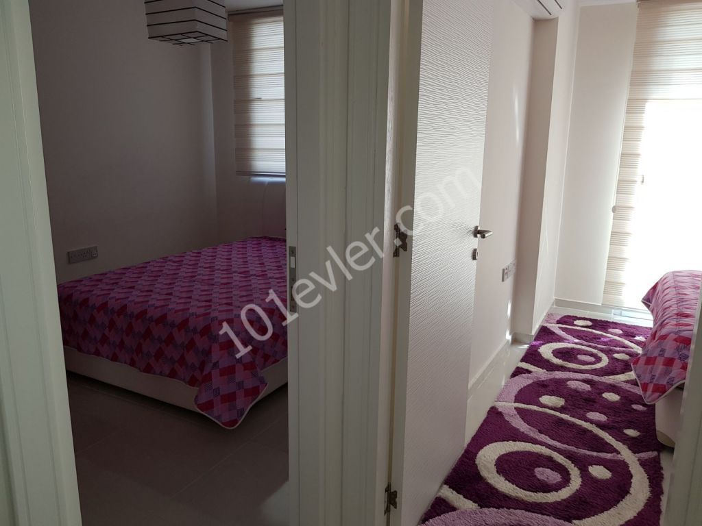 Girne merkezi lokasyonda  ana yola ve çarşıya yürüyüş mesafesinde kiralık 2+1 daire