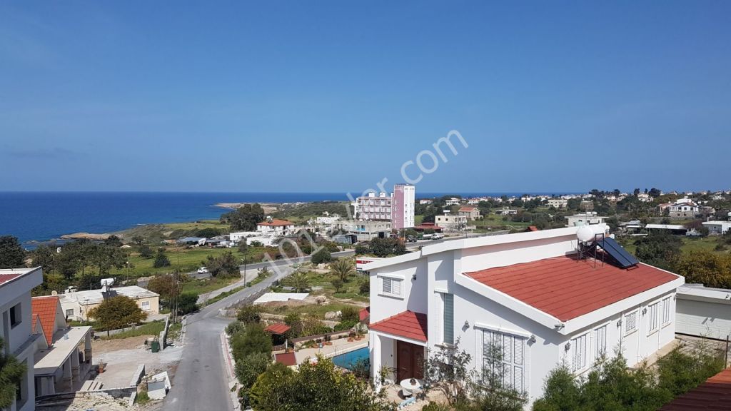 3+1 villa with private pool in Karşıyaka with magnificent mountain and sea views.