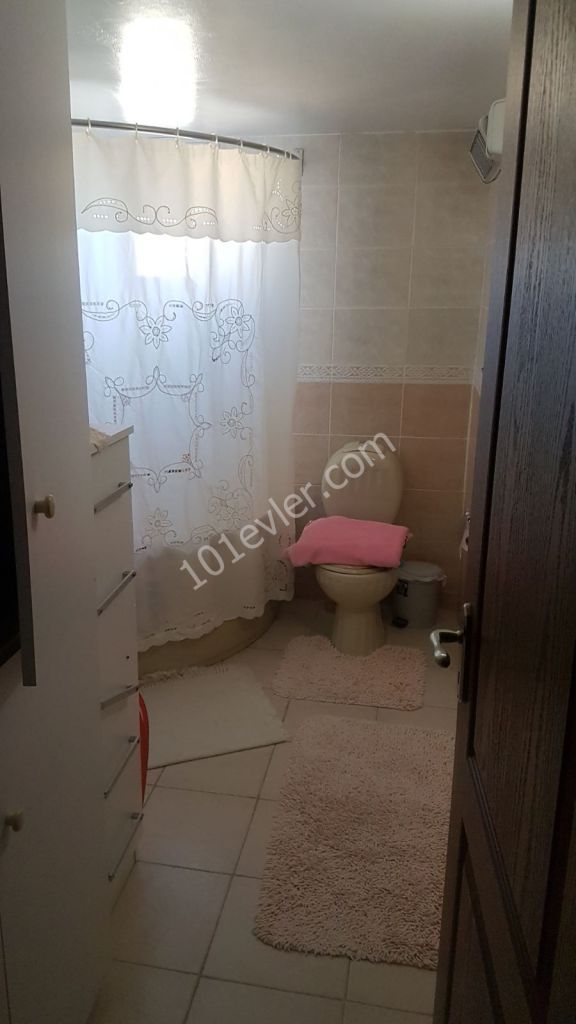 Flat To Rent in Karşıyaka, Kyrenia