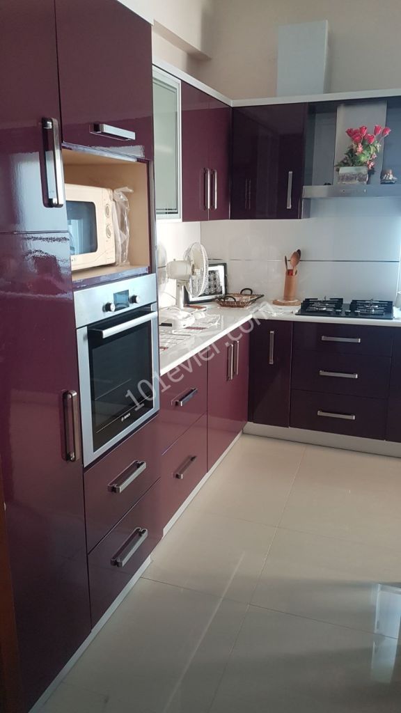 Flat To Rent in Karşıyaka, Kyrenia