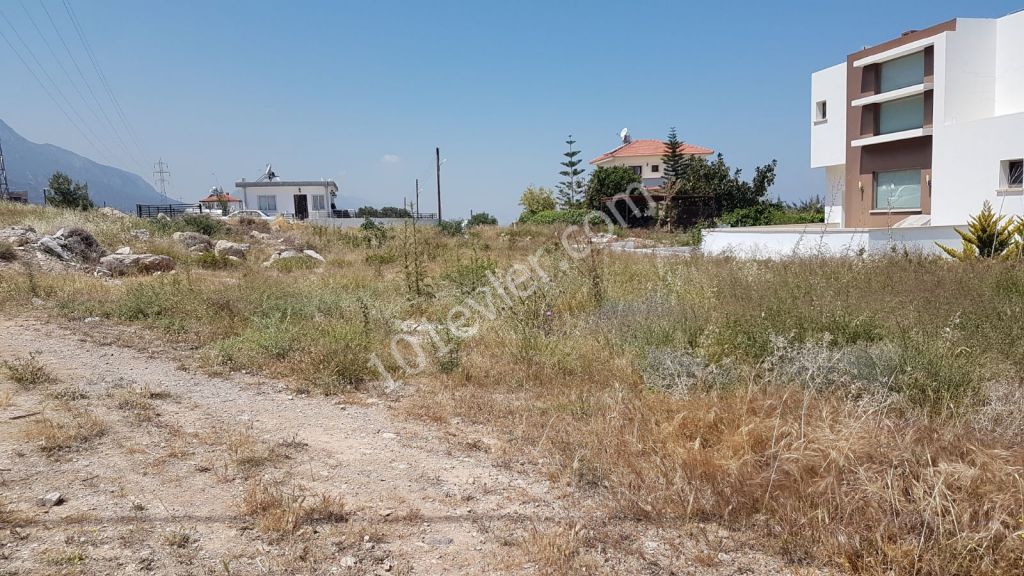 Residential Zoned Plot For Sale in Çatalköy, Kyrenia