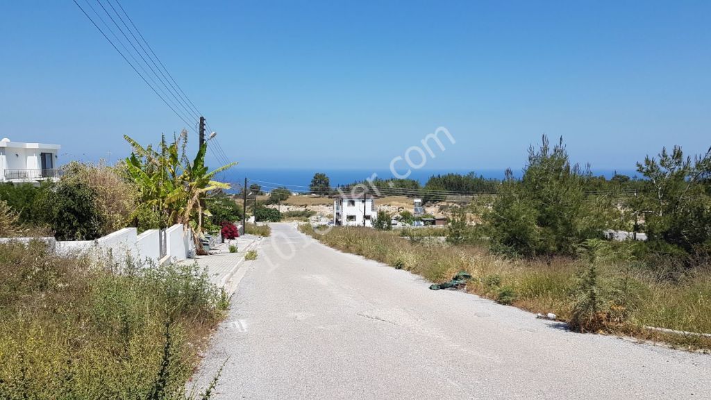 Residential Zoned Plot For Sale in Çatalköy, Kyrenia