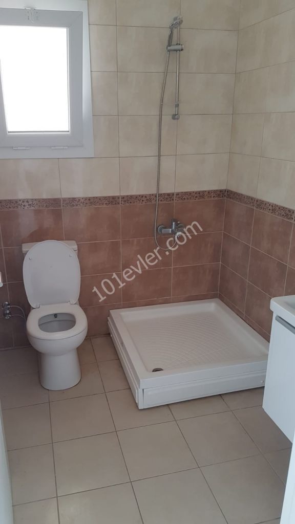 Alsancak Escape homes'da dağ ve deniz manzaralı bahçeli  satılık 3+1 daire.