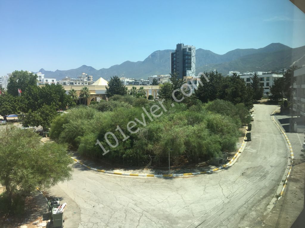 Girne merkezde jasmine court karşısı 3+1(KOMİSYONSUZ)