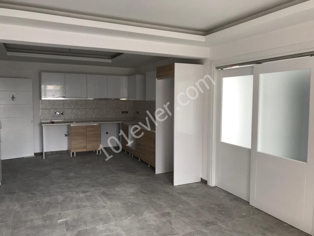 GİRNE MERKEZDE SATILIK DAİRE