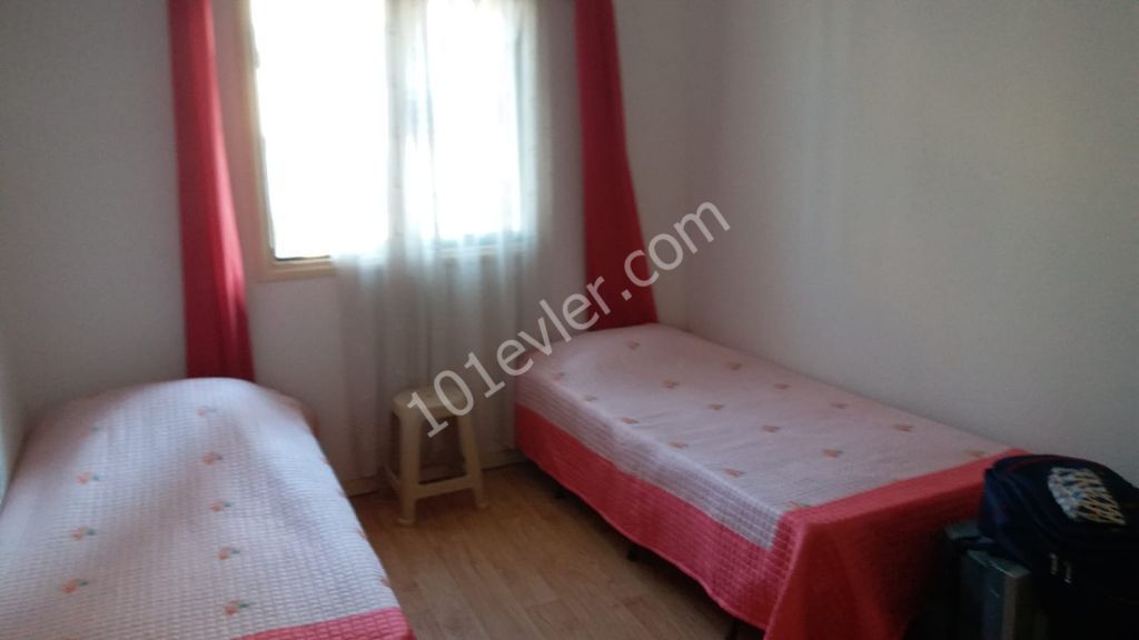 GİRNE MERKEZDE SATILIK DAİRE 2+1 