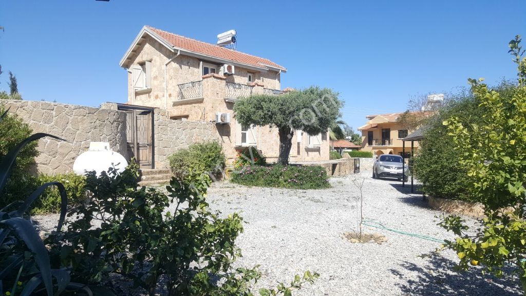 Satılık Havuzlu Doğal Taş Villa 