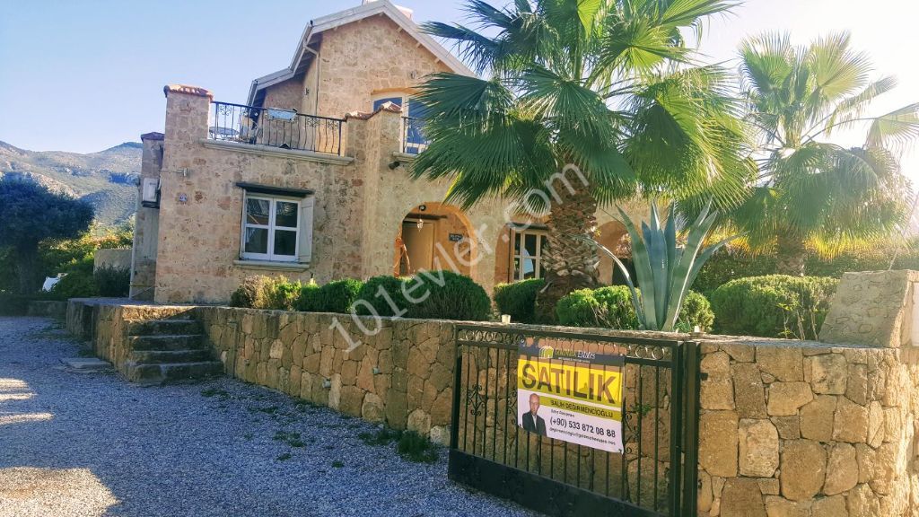 Villa For Sale in Çatalköy, Kyrenia