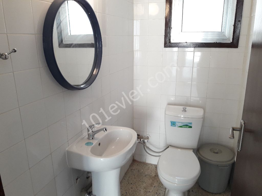 Doğu Akdeniz Üniversitesine 150 metre mesafede Kiralık 3+1 daire