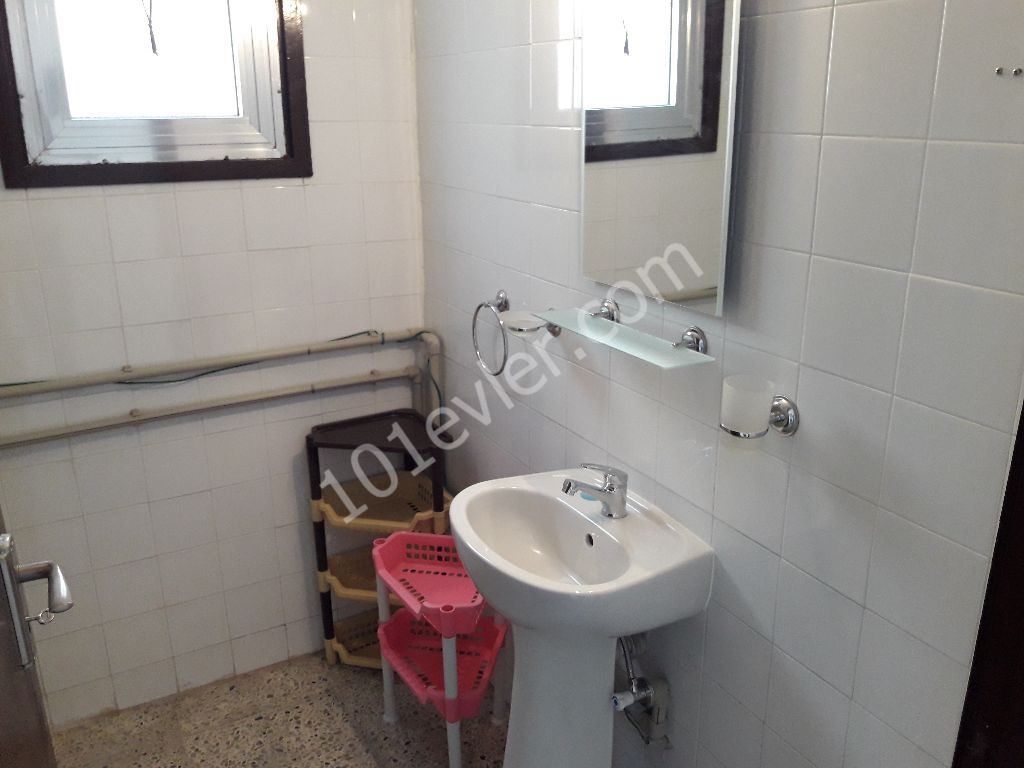 Doğu Akdeniz Üniversitesine 150 metre mesafede Kiralık 3+1 daire