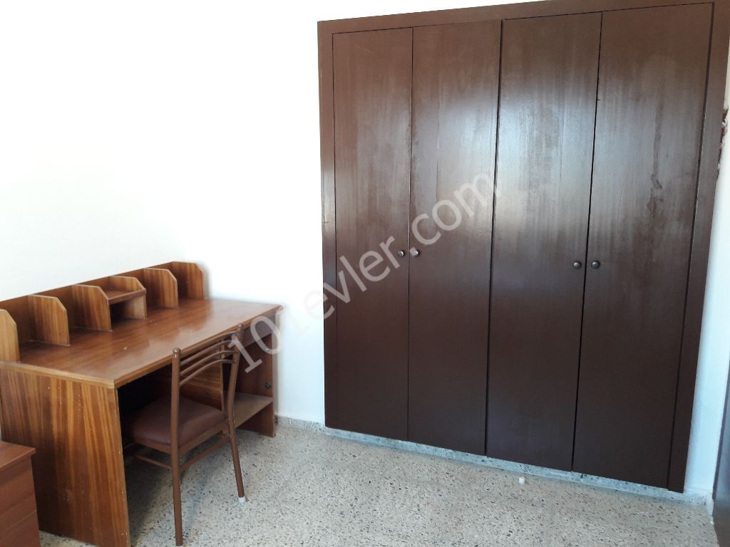 Doğu Akdeniz Üniversitesine 150 metre mesafede Kiralık 3+1 daire