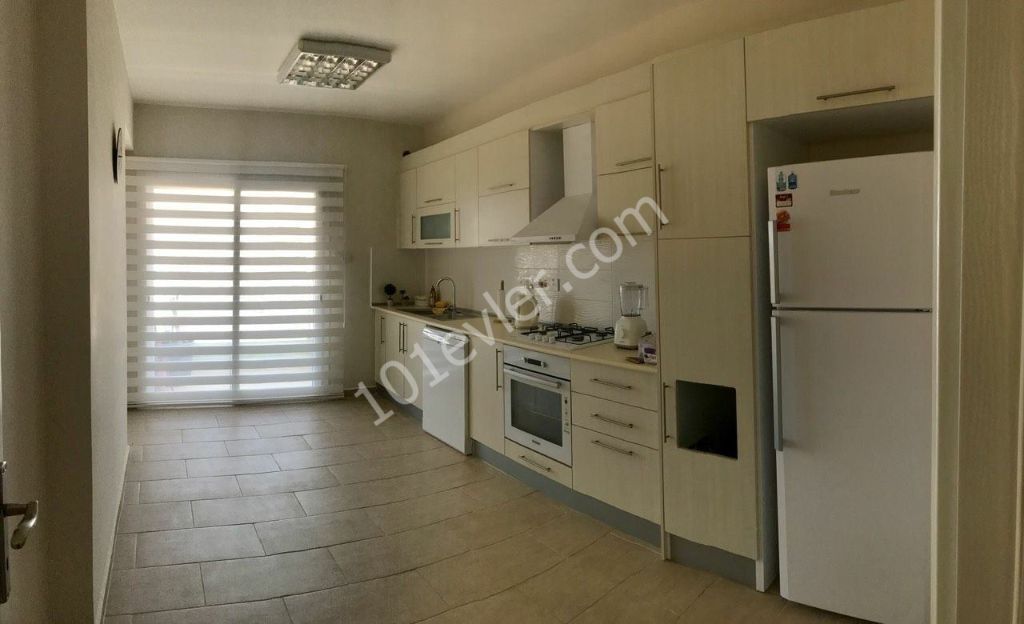 1+1 WOHNUNG ZUM VERKAUF IM ZENTRUM VON FAMAGUSTA ** 