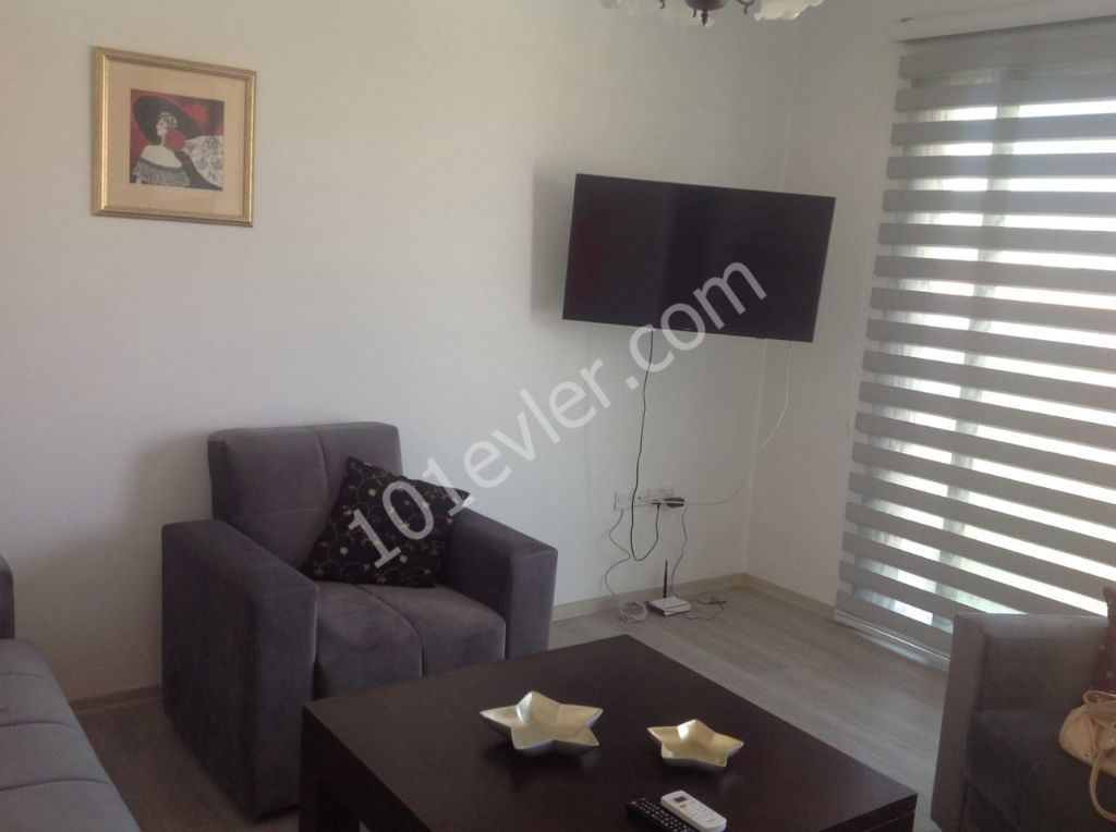 Girne merkezde satılık 1+1 daire 