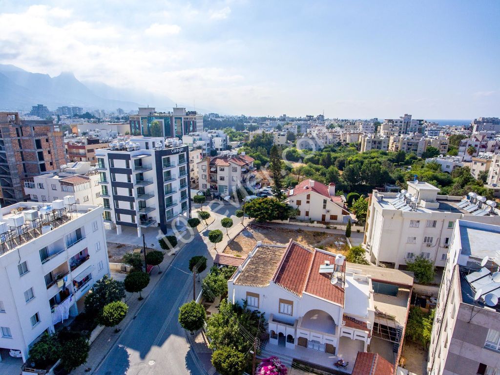 Girne merkezde satılık 1+1 daire 