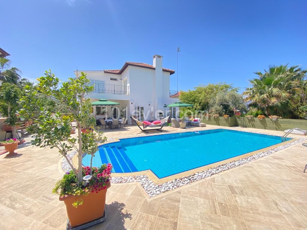 VILLAS FOR SALE IN KYRENIA ** 