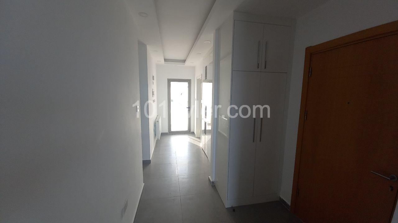 Girne Merkez Deniz Manzaralı 3+1 Penthouse