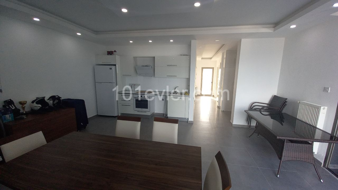 Girne Merkez Deniz Manzaralı 3+1 Penthouse