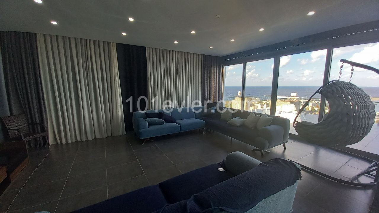 Girne Merkez Deniz Manzaralı 3+1 Penthouse