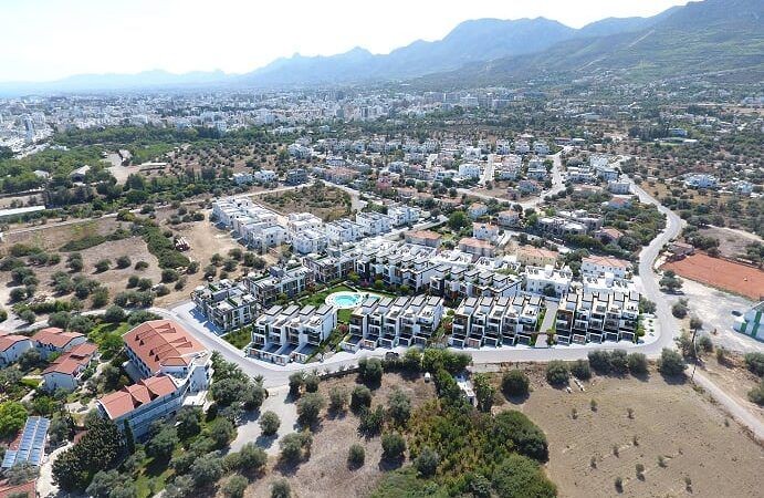 KYRENIA / OLIVENHAIN ZU VERKAUFEN 3 + 1 TRIPLEX VILLA ** 